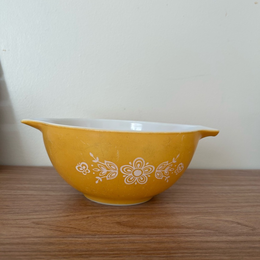 Vintage Pyrex Butterfly Gold 444 Cinderella Bowl